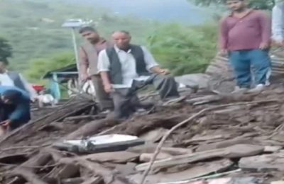 मलबे में दबने से अब तक चार की मौत