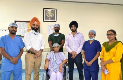 दूर जाने की ज़रूरत नहीं – पंजाब में कैंसर उपचार की बड़ी सफलता, कैपीटौल अस्पताल ने दी नई ज़िंदगी।