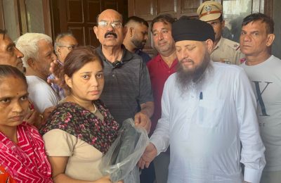 केबिनेट मंत्री मोहिंदर भगत ने जालांधर वेस्ट के इलाकों में सुनी लोगों की समस्याएं,बांटी राहत सामग्री तथा तिरपालें
