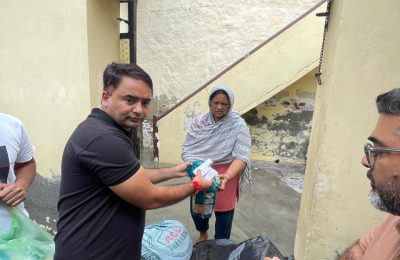 *सीटी ग्रुप के स्वयंसेवकों ने नकोदर रोड स्थित बाढ़ प्रभावित गाँवों में पहुँचाई राहत का समान