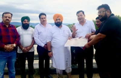 कैबिनेट मंत्री हरजोत बैंस ने बेलिया दौरे के दौरान पेश की मानवता की मिसाल