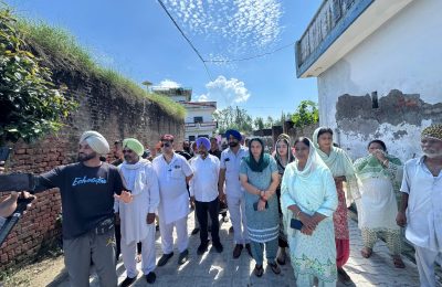 ਲੋਕ ਇਨਸਾਫ਼ ਮੰਚ ਵਲੋਂ ਸਮਾਜ ਸੇਵੀ ਸੱਜਣਾਂ ਦੇ ਸਹਿਯੋਗ ਨਾਲ਼ ਲੋੜਵੰਦ ਪਰਿਵਾਰਾਂ ਨੂੰ ਤਰਪਾਲਾਂ ਵੰਡੀਆਂ ਗਈਆਂ।