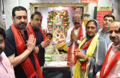 कैबिनेट मंत्री मोहिंदर भगत ने श्री सिद्ध बाबा सोढल मंदिर में माथा टेका*