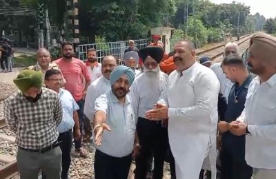 पूर्व सांसद सुशील रिंकू पहुंचे अर्बन एस्टेट, कहा- बंद हुए रेलवे फाटक दोबारा खुलेंगे, नया अंडरपास भी बनेगा*