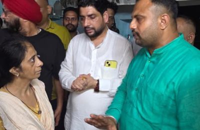 भार्गव कैम्प में बरसात से गिरि छतो वाले परिवारों का सहयोग करने पहुंचे शीतल अंगुराल किया*