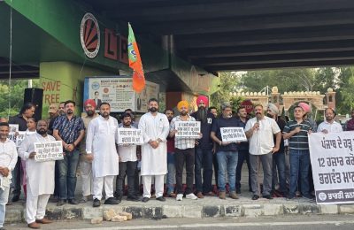 पूर्व सांसद सुशील रिंकू की अगुवाई में भाजपा कार्यकर्ताओं ने AAP सरकार के खिलाफ किया धरना प्रदर्शन*