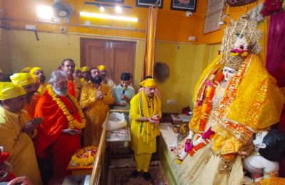 कोई सदगुरु मिले तो भेद बतावें* *असली सत्य तुम्हारे भीतर ही छिपा-नवजीत भारद्वाज*