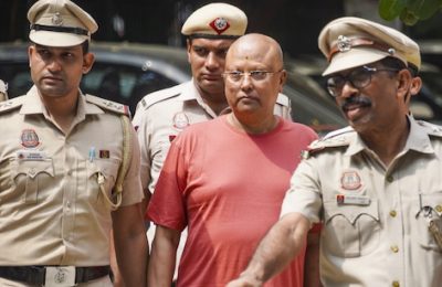 बाबा चैतन्यानंद नहीं दे रहा सवालों का जवाब, आश्रम पहुंची पुलिस