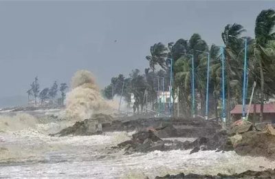65 से ज़्यादा ट्रेनें कैंसिल, स्कूलों में छुट्टी घोषित