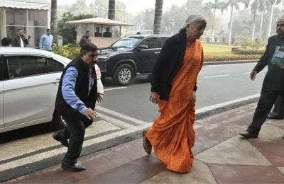 निर्मला सीतारमण के विमान की इमरजेंसी लैंडिंग