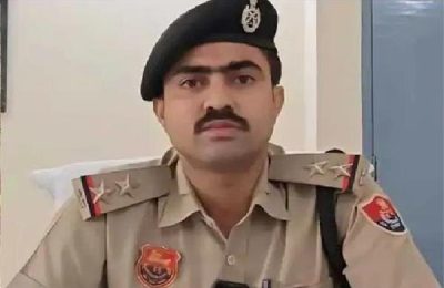रिश्वत लेते हुए पकड़ा SHO, 3 लाख वसूले
