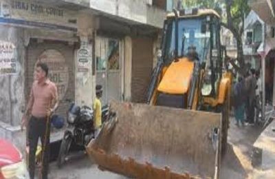 PM आवास समेत 27 घरों पर चलेगा बुलडोजर