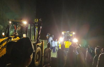 बस पर मलबा गिरने से अबतक 18 यात्रियों की मौत