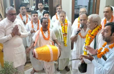 श्री चैतन्य महाप्रभु राधा माधव मंदिर(श्री चैतन्य गौड़ीय मठ) द्वारा निकल जा रही प्रभात फेरिया की श्रृंखला में चौथी प्रभात फेरी श्री पवन गोयल जी के निवास स्थान सेठ हुकुमचंद कॉलोनी से निकाली गई।