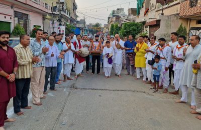 जय राधा माधव जय कुंज बिहारी के संकीर्तन से भक्तिमय हुआ ग्रेटर कैलाश