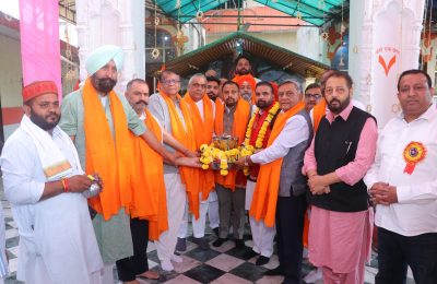 ओम प्रकाश धनखड़ ने भगवान वाल्मीकि शोभा यात्रा का जालंधर में किया शुभारंभ*