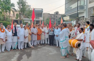 श्री चैतन्य महाप्रभु राधा माधव मंदिर(श्री चैतन्य गौड़ीय मठ), द्वारा कार्तिक (दामोदर) मास के उपलक्ष में प्रतिदिन निकली जा रही प्रभात फेरिया की श्रृंखला में  नौवीं  प्रभात फेरी केवल कृष्ण निवास स्थान गुरु गोविंद सिंह एवेन्यू से निकाली गई।