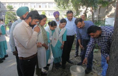 ਸਿਵਲ ਸਰਜਨ ਡਾ. ਰਾਜੇਸ਼ ਗਰਗ ਵੱਲੋਂ ਈ.ਐਸ.ਆਈ. ਵਿਖੇ ਚਲਾਈ ਗਈ ਹਰ ਸ਼ੁੱਕਰਵਾਰ ਡੇਂਗੂ ‘ਤੇ ਵਾਰ ਮੁਹਿੰਮ