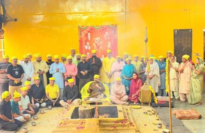 आनन्द स्रोत बह रहा पर तू उदास है, अचरज ये जल में रह के भी मछली को प्यास है*