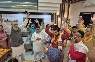 मिश्री से मीठा नाम हमारी राधा रानी को के संकीर्तन में शामिल हुए सूर्य एनक्लेव निवासी