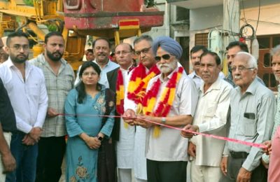 जोगिन्द्र सिंह मान ने शुरु करवाया शहर में सौ नई स्ट्रीट लाइटें लगाने का काम