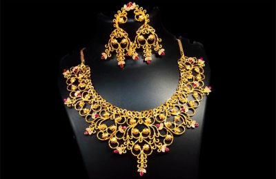 गोल्ड खरीदने वालों को आज लगा बड़ा झटका