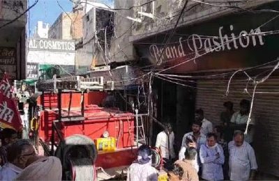 गोदाम में लगी आग, लाखों रुपए का सामान जलकर राख