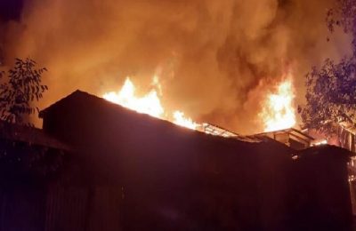 मेट्रो स्टेशन के पास लगी भीषण आग, सैकड़ों झुग्गियां जलकर खाक