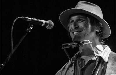 निमोनिया से गई इस फेमस सिंगर की जान