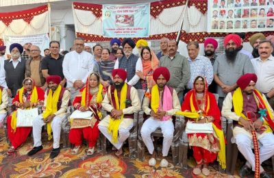 नवविवाहित जोड़े को आशीर्वाद देने पहुंचे सरदार मान