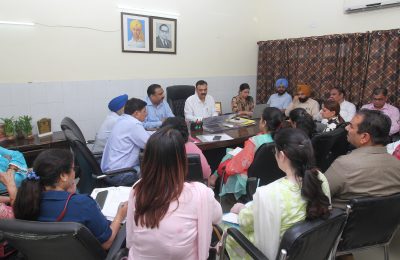 ਜਿਲ੍ਹੇ ਵਿੱਚ ਲੋਕਾਂ ਤੱਕ ਮਿਆਰੀ ਸਿਹਤ ਸੇਵਾਵਾਂ ਨੂੰ ਹੋਰ ਬਿਹਤਰ ਢੰਗ ਨਾਲ ਪਹੁੰਚਾਉਣ ਲਈ ਯੋਗ ਉਪਰਾਲੇ ਕੀਤੇ ਜਾਣ : ਸਿਵਲ ਸਰਜਨ ਡਾ. ਰਾਜੇਸ਼ ਗਰਗ