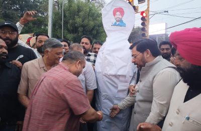 जालंधर भाजपा शहरी ने कांग्रेस प्रदेश अध्यक्ष राजा बडिंग की आपत्तिजनक टिप्पणी के खिलाफ किया पुतला फूंक रोष प्रदर्शन*