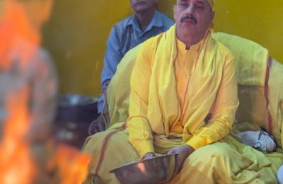 जिसके जीवन में गुरु नहीं, उसका जीवन शुरू नहीं-नवजीत भारद्वाज*