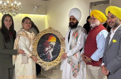 भाई रणजीत सिंह ढडरियां वाले पहुंचे स्पेस रेस आर्किटक्ट के कार्यालय, अमरी परिवार को दिया आशीर्वाद