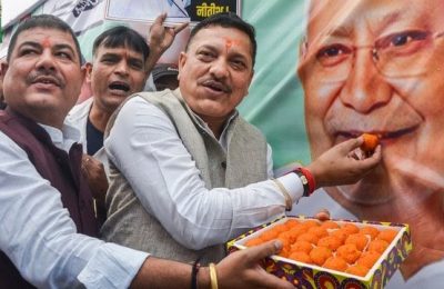 बिहार चुनाव में अनंत जीते, तेजस्वी और तेज प्रताप काफी पीछे