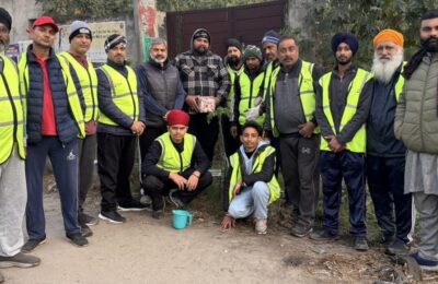 ग्रोग्रीन फगवाड़ा टीम द्वारा लगाए गए पौधों की देखभाल पर विशेष ध्यान