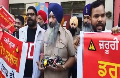 टैक्सी और कमर्शियल वाहन चालकों ने शहर में बढ़ते अवैध परिवहन के खिलाफ अपनी नाराजगी जताई