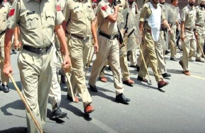 पुलिस ने भारी मात्रा में हथियार, गोलाबारूद और नशीले पदार्थ बरामद