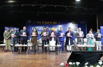 कड़ाके की ठंड के बावजूद मुख्यमंत्री भगवंत सिंह मान ने जालंधर में की लोक मिलनी कहा— लोक मिलनियां पंजाब के विकास को तेज़ करने में प्रेरक सिद्ध होंगी