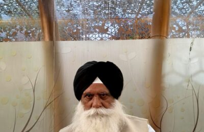 भारत  के  संविधान  के अनुच्छेद  25 (2)(b) में  यह स्पष्ट हिन्दू  includes  बौद्ध, जैन  और सिख l  इससे यह तो साफ है  बौद्ध, जैन  और सिख तो धर्म मान लिये गये परंतु हिन्दू  क्या  उसकी व्याख्या  नहीं की गयी