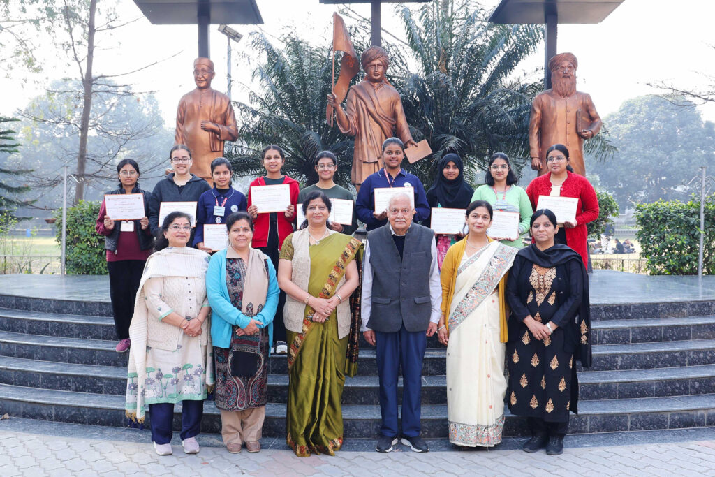 एच.एम.वी. में वैदिक अध्ययन सोसाइटी द्वारा वाद-विवाद एवं निबंध लेखन प्रतियोगिता का आयोजन