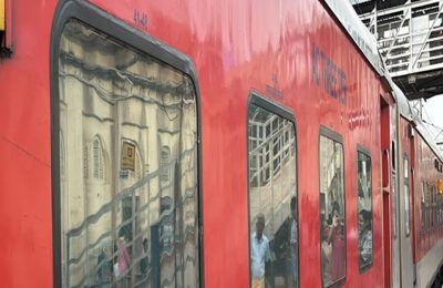 अमृतसर शताब्दी एक्सप्रैस पर पथराव, बाल बाल बचे यात्री