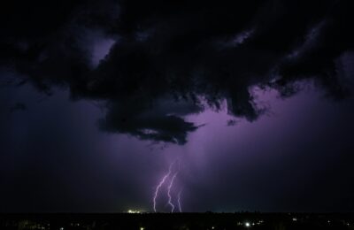 भारी बारिश मचाएगी तबाही,  आंधी का भी अलर्ट किया जारी