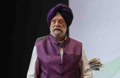 क्या भारत झेल पाएगा तेल संकट, जानिए क्या बोले पेट्रोलियम मंत्री