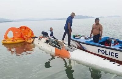 पवन हंस हेलीकॉप्टर की बीच समुद्र में हुई इमरजेंसी लैंडिंग