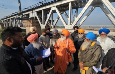 ਸੰਤ ਸੀਚੇਵਾਲ ਵੱਲੋਂ ਸਤਲੁਜ ਦਰਿਆ ਦੇ ਧੁੱਸੀ ਬੰਨ੍ਹ ਦਾ ਦੌਰਾ*