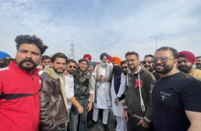 ਅੱਜ ਸਰਦਾਰ ਬਿਕਰਮ ਸਿੰਘ ਮਜੀਠੀਆ ਦਾ ਜਲੰਧਰ ਪਹੁੰਚਣ ਤੇ ਸੀਨੀਅਰ ਅਕਾਲੀ ਆਗੂ ਸੁਖਮਿੰਦਰ ਸਿੰਘ ਰਾਜਪਾਲ ਦੀ ਅਗਵਾਈ ਹੇਠ ਵੱਡੀ ਗਿਣਤੀ ਵਿੱਚ pap ਚੌਂਕ ਤੇ ਲੰਬਾ ਪਿੰਡ ਚੌਂਕ ਵਿੱਚ ਭਰਵਾਂ ਸਵਾਗਤ ਕੀਤਾ ਗਿਆ