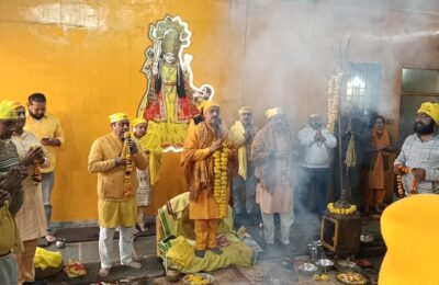 आई मौज फकीर की, दिया झोंपड़ा फूँक*