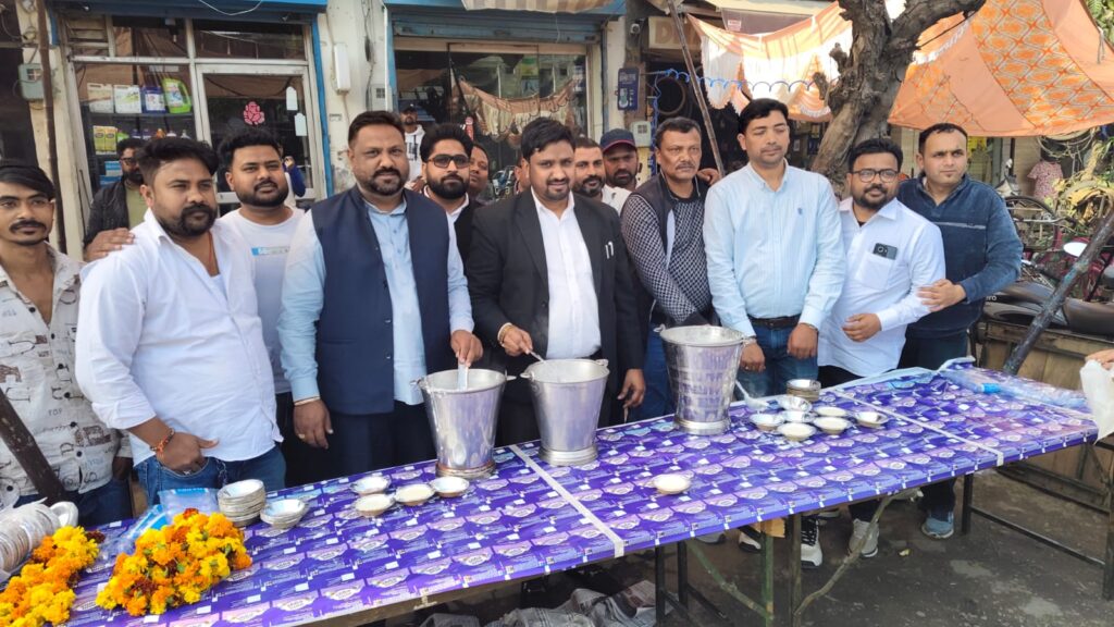 महाशिवरात्रि पर ए एन डब्ल्यू ट्रेडर्स का सराहनीय प्रयास, भर्गो कैंप में लगाया खीर-पकौड़े व का विशाल लंगर