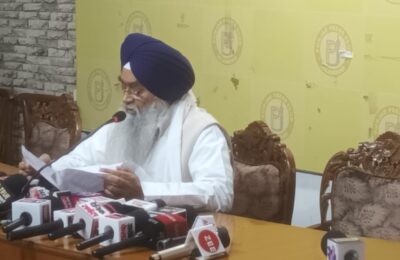 गुरुद्वारा जमीन विवाद पर सियासी तूफान: जालंधर में ज्ञानी रघुबीर सिंह की प्रेस वार्ता, सुखबीर बादल और SGPC पर लगाए गंभीर आरोप; 328 पावन स्वरूपों का मुद्दा फिर उठा रहे हैं